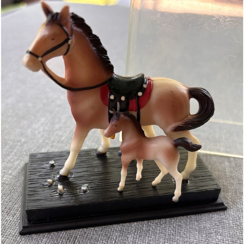 Vintage 3" Plastic Tan Horse & Foal On Base 70's Toy 104-5B Hong Kong